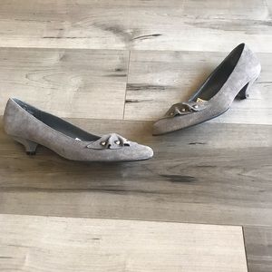 Mossimo kitten heel grey suede shoe